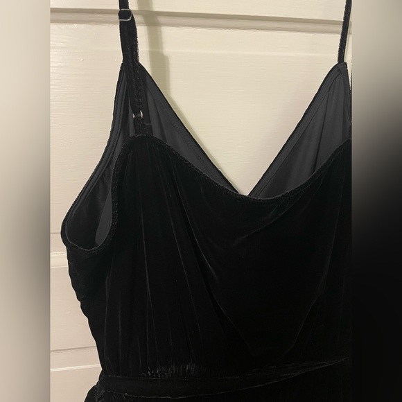 NWT Gap Black Velvet Jumpsuit - Picture 6 of 8